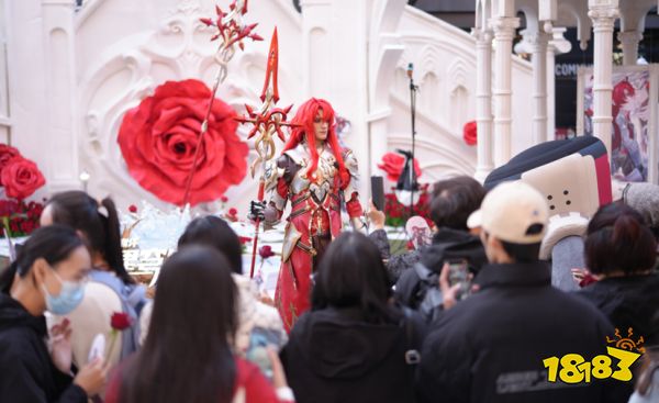 崩铁又成焦点，银枝线下活动引爆国内，为抢玫瑰花玩家排起长龙